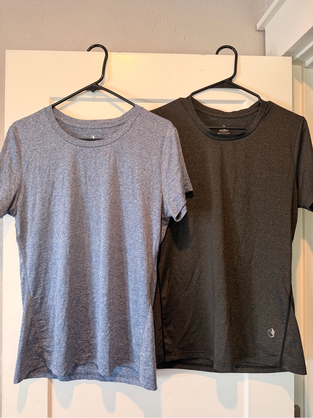 Icyzone 2-Pack Women's Active Workout Shirts Size M
